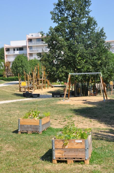 Potager et balançoire au parc de la Côte Verte à Andrésy