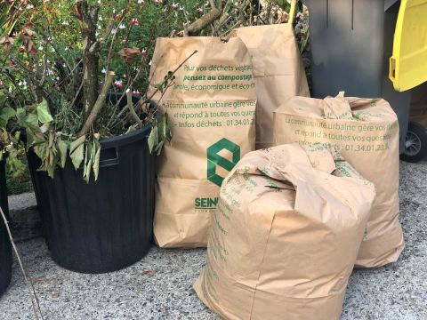 Distribution des sacs à déchets verts